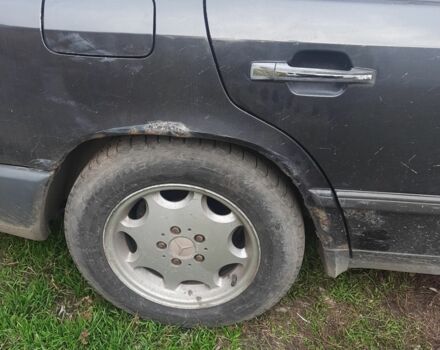 Серый Мерседес В124, объемом двигателя 2.2 л и пробегом 400 тыс. км за 2000 $, фото 2 на Automoto.ua