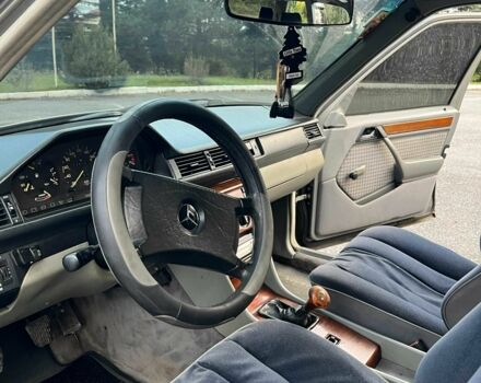 Мерседес В124 1988 у Стрые на Automoto.ua Сірий Мерседес В124, об'ємом двигуна 2.3 л та пробігом 3 тис. км за 1750 $, фото 6 на Automoto.ua