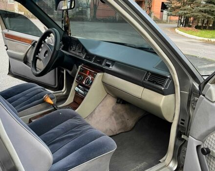 Мерседес В124 1988 у Стрые на Automoto.ua Сірий Мерседес В124, об'ємом двигуна 2.3 л та пробігом 3 тис. км за 1750 $, фото 9 на Automoto.ua
