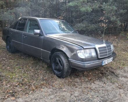 Сірий Мерседес В124, об'ємом двигуна 3 л та пробігом 2 тис. км за 2250 $, фото 2 на Automoto.ua