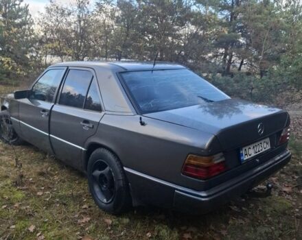 Сірий Мерседес В124, об'ємом двигуна 3 л та пробігом 2 тис. км за 2250 $, фото 4 на Automoto.ua