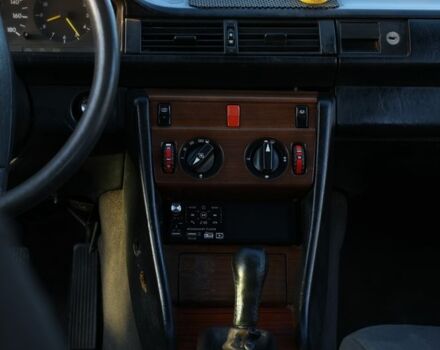 Сірий Мерседес В124, об'ємом двигуна 2 л та пробігом 350 тис. км за 1699 $, фото 17 на Automoto.ua