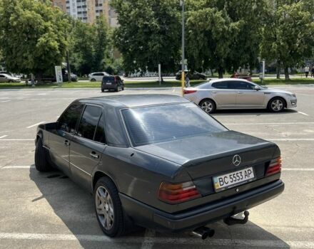 Серый Мерседес В124, объемом двигателя 3 л и пробегом 538 тыс. км за 2700 $, фото 2 на Automoto.ua