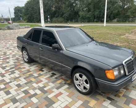 Серый Мерседес В124, объемом двигателя 2.5 л и пробегом 3 тыс. км за 4200 $, фото 2 на Automoto.ua