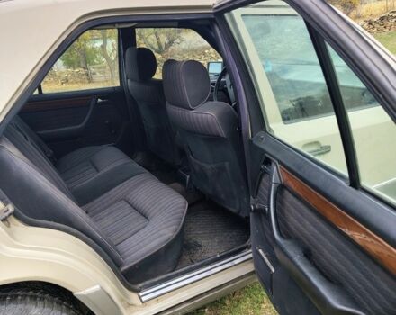 Сірий Мерседес В124, об'ємом двигуна 3 л та пробігом 311 тис. км за 1900 $, фото 11 на Automoto.ua