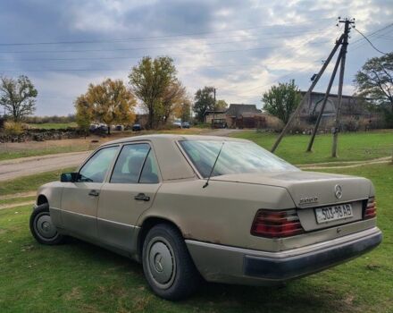 Сірий Мерседес В124, об'ємом двигуна 3 л та пробігом 311 тис. км за 1900 $, фото 5 на Automoto.ua