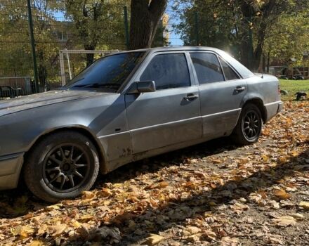 Сірий Мерседес В124, об'ємом двигуна 3 л та пробігом 250 тис. км за 1600 $, фото 3 на Automoto.ua