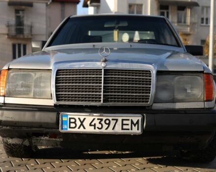 Сірий Мерседес В124, об'ємом двигуна 2 л та пробігом 350 тис. км за 1699 $, фото 1 на Automoto.ua