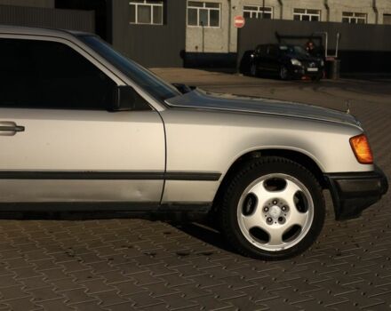 Сірий Мерседес В124, об'ємом двигуна 2 л та пробігом 350 тис. км за 1699 $, фото 5 на Automoto.ua