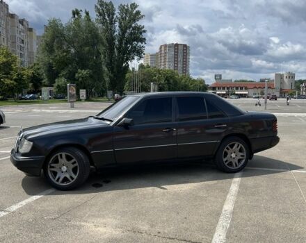Серый Мерседес В124, объемом двигателя 3 л и пробегом 538 тыс. км за 2700 $, фото 1 на Automoto.ua