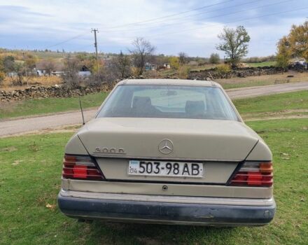 Сірий Мерседес В124, об'ємом двигуна 3 л та пробігом 311 тис. км за 1900 $, фото 4 на Automoto.ua