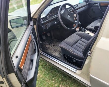 Сірий Мерседес В124, об'ємом двигуна 3 л та пробігом 311 тис. км за 1900 $, фото 9 на Automoto.ua