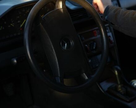 Сірий Мерседес В124, об'ємом двигуна 2 л та пробігом 350 тис. км за 1699 $, фото 15 на Automoto.ua