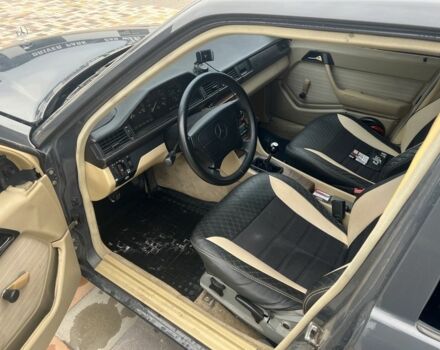 Серый Мерседес В124, объемом двигателя 2.5 л и пробегом 3 тыс. км за 4200 $, фото 6 на Automoto.ua