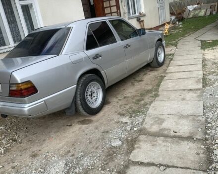 Серый Мерседес В124, объемом двигателя 2.3 л и пробегом 200 тыс. км за 1300 $, фото 1 на Automoto.ua