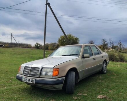 Сірий Мерседес В124, об'ємом двигуна 3 л та пробігом 311 тис. км за 1900 $, фото 7 на Automoto.ua