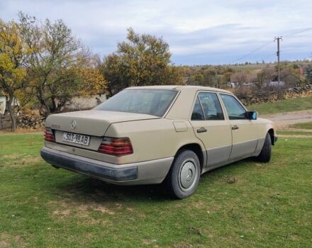 Сірий Мерседес В124, об'ємом двигуна 3 л та пробігом 311 тис. км за 1900 $, фото 3 на Automoto.ua