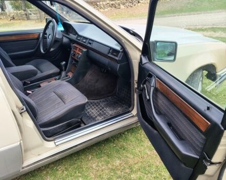 Сірий Мерседес В124, об'ємом двигуна 3 л та пробігом 311 тис. км за 1900 $, фото 10 на Automoto.ua