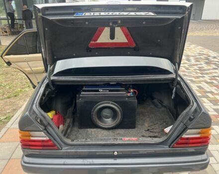 Серый Мерседес В124, объемом двигателя 2.5 л и пробегом 3 тыс. км за 4200 $, фото 5 на Automoto.ua