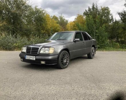 Сірий Мерседес В124, об'ємом двигуна 2.3 л та пробігом 319 тис. км за 1700 $, фото 2 на Automoto.ua