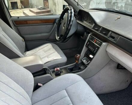 Серый Мерседес В124, объемом двигателя 2 л и пробегом 400 тыс. км за 1800 $, фото 4 на Automoto.ua