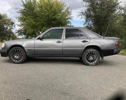 Сірий Мерседес В124, об'ємом двигуна 2.3 л та пробігом 319 тис. км за 1700 $, фото 1 на Automoto.ua