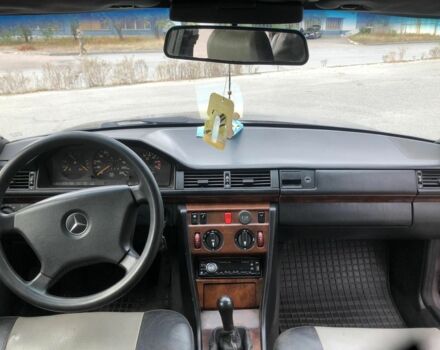 Сірий Мерседес В124, об'ємом двигуна 2.3 л та пробігом 319 тис. км за 1700 $, фото 6 на Automoto.ua