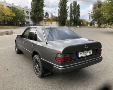 Сірий Мерседес В124, об'ємом двигуна 2.3 л та пробігом 319 тис. км за 1700 $, фото 3 на Automoto.ua