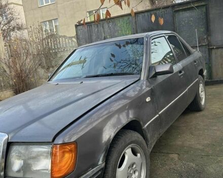 Серый Мерседес В124, объемом двигателя 2 л и пробегом 400 тыс. км за 1800 $, фото 1 на Automoto.ua