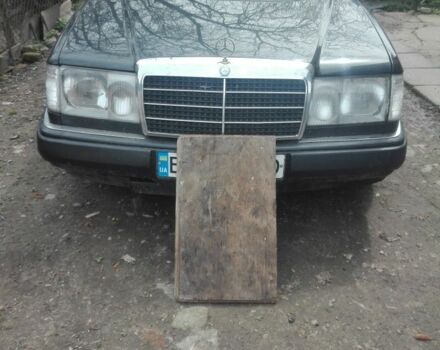 Сірий Мерседес В124, об'ємом двигуна 0 л та пробігом 270 тис. км за 3600 $, фото 5 на Automoto.ua