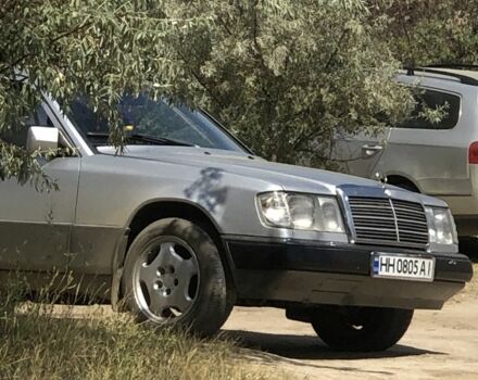 Серый Мерседес В124, объемом двигателя 2.3 л и пробегом 239 тыс. км за 3250 $, фото 2 на Automoto.ua