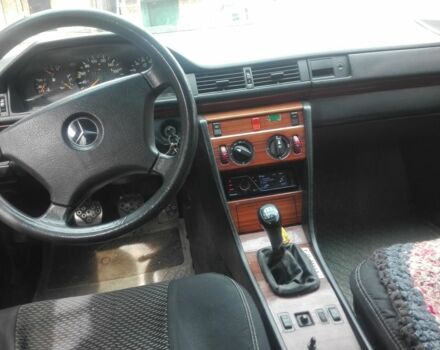 Сірий Мерседес В124, об'ємом двигуна 0 л та пробігом 270 тис. км за 3600 $, фото 3 на Automoto.ua