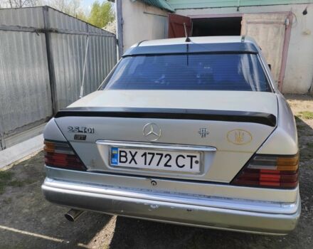 Сірий Мерседес В124, об'ємом двигуна 2 л та пробігом 123 тис. км за 1500 $, фото 2 на Automoto.ua