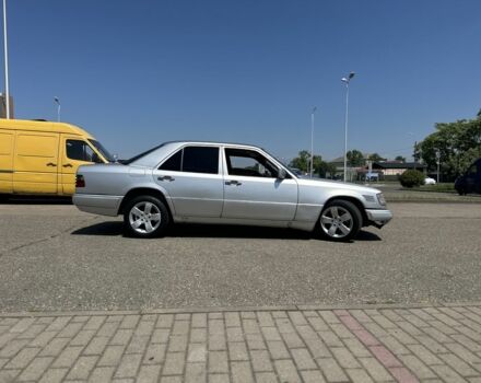 Серый Мерседес В124, объемом двигателя 2.5 л и пробегом 352 тыс. км за 2000 $, фото 4 на Automoto.ua