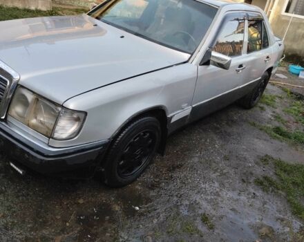 Сірий Мерседес В124, об'ємом двигуна 2 л та пробігом 123 тис. км за 1500 $, фото 1 на Automoto.ua