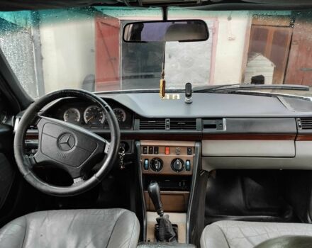Сірий Мерседес В124, об'ємом двигуна 2 л та пробігом 123 тис. км за 1500 $, фото 3 на Automoto.ua