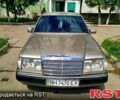Серый Мерседес В124, объемом двигателя 2 л и пробегом 560 тыс. км за 2200 $, фото 1 на Automoto.ua