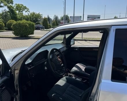 Серый Мерседес В124, объемом двигателя 2.5 л и пробегом 352 тыс. км за 2000 $, фото 5 на Automoto.ua