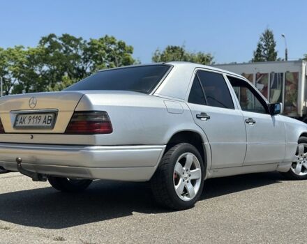 Серый Мерседес В124, объемом двигателя 2.5 л и пробегом 352 тыс. км за 2000 $, фото 3 на Automoto.ua