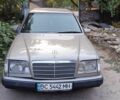 Серый Мерседес В124, объемом двигателя 2.5 л и пробегом 320 тыс. км за 3600 $, фото 1 на Automoto.ua