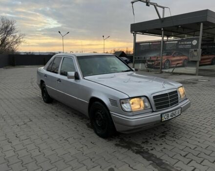 Сірий Мерседес В124, об'ємом двигуна 2.5 л та пробігом 300 тис. км за 2099 $, фото 1 на Automoto.ua