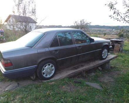 Серый Мерседес В124, объемом двигателя 3 л и пробегом 380 тыс. км за 2700 $, фото 2 на Automoto.ua