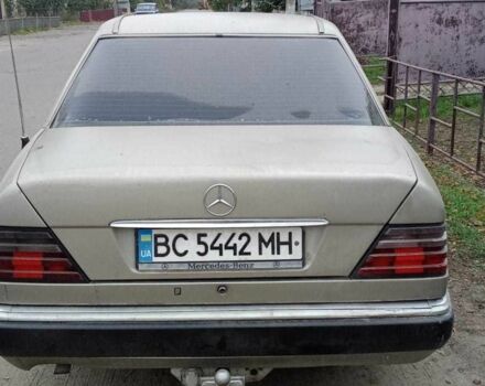 Серый Мерседес В124, объемом двигателя 2.5 л и пробегом 320 тыс. км за 3600 $, фото 2 на Automoto.ua