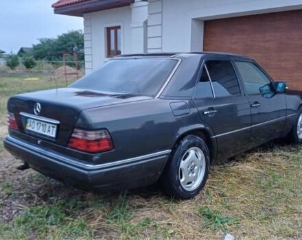 Серый Мерседес В124, объемом двигателя 2.5 л и пробегом 300 тыс. км за 2500 $, фото 3 на Automoto.ua