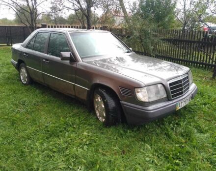 Серый Мерседес В124, объемом двигателя 3 л и пробегом 380 тыс. км за 2700 $, фото 4 на Automoto.ua