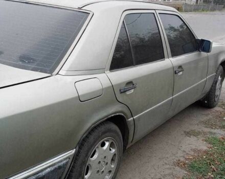 Серый Мерседес В124, объемом двигателя 2.5 л и пробегом 320 тыс. км за 3600 $, фото 4 на Automoto.ua