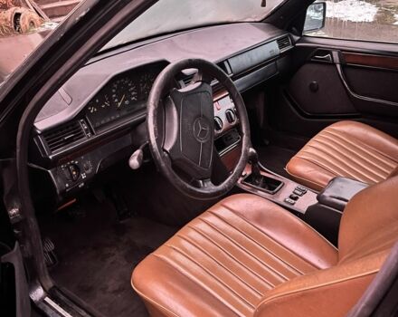 Серый Мерседес В124, объемом двигателя 2 л и пробегом 280 тыс. км за 1400 $, фото 6 на Automoto.ua