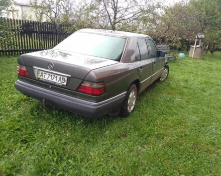 Серый Мерседес В124, объемом двигателя 3 л и пробегом 380 тыс. км за 2700 $, фото 1 на Automoto.ua