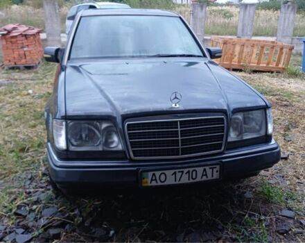 Серый Мерседес В124, объемом двигателя 2.5 л и пробегом 300 тыс. км за 2500 $, фото 1 на Automoto.ua