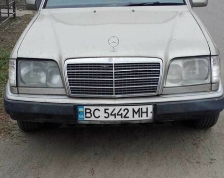 Серый Мерседес В124, объемом двигателя 2.5 л и пробегом 320 тыс. км за 3600 $, фото 1 на Automoto.ua
